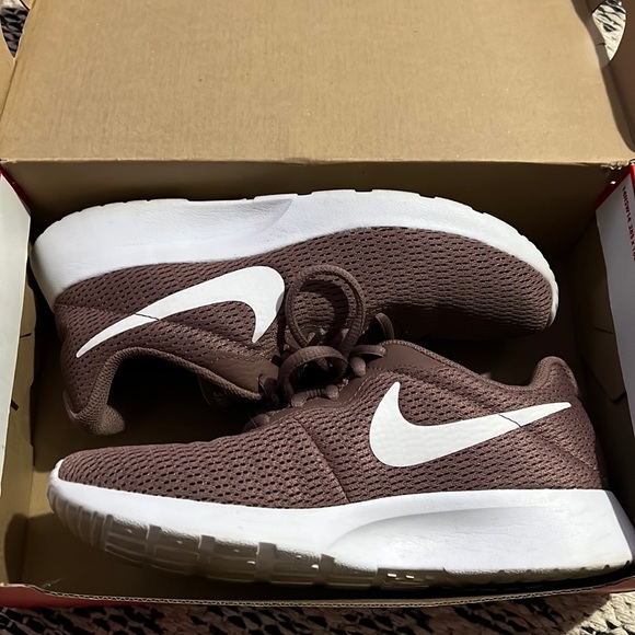 Nike - Picture 1 of 6